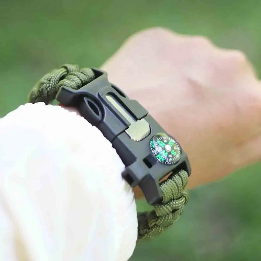 Outdoor Survival Paracord Bracelet